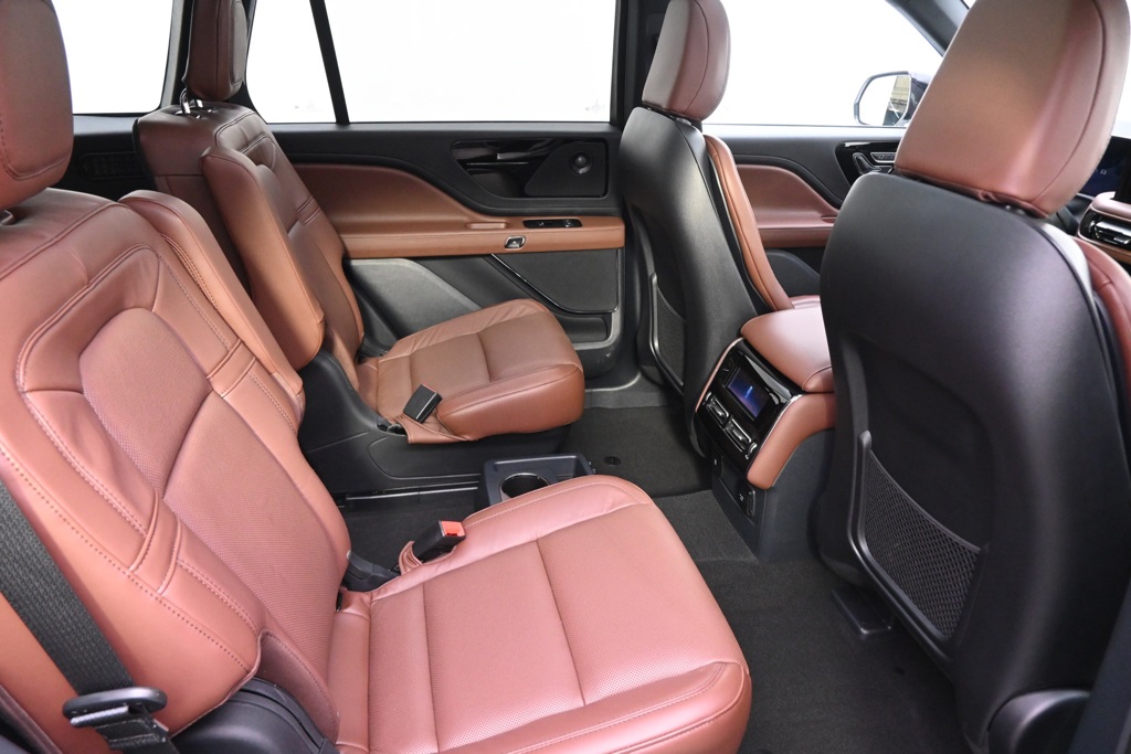 Vehicle image 18 of 37
