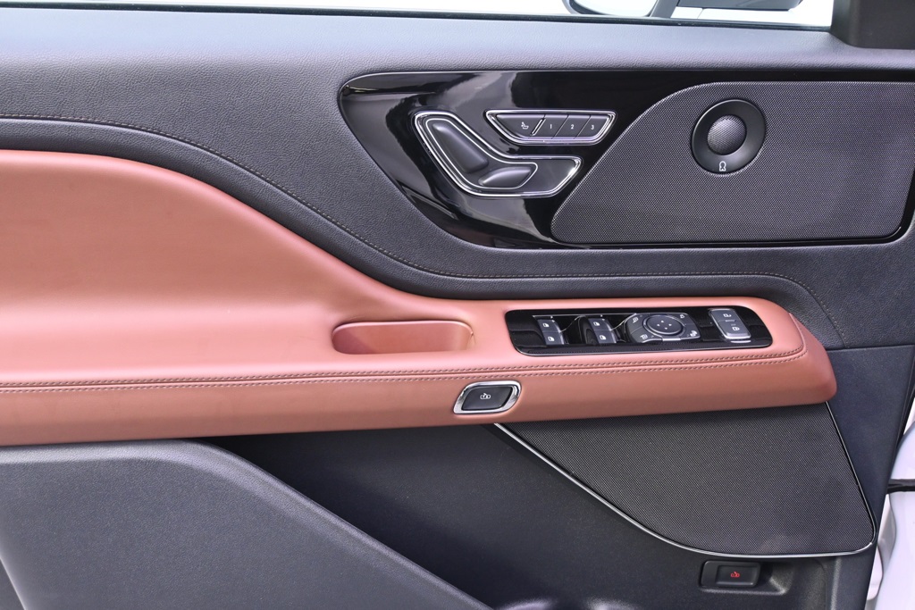 Vehicle image 23 of 37