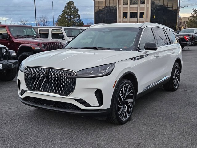 2025 Lincoln Aviator Reserve Image 1 of 35