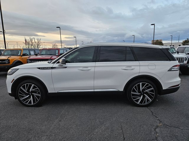 2025 Lincoln Aviator Reserve Image 8 of 35