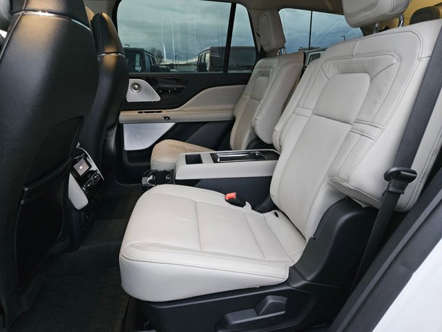 2025 Lincoln Aviator Reserve Image 12 of 35