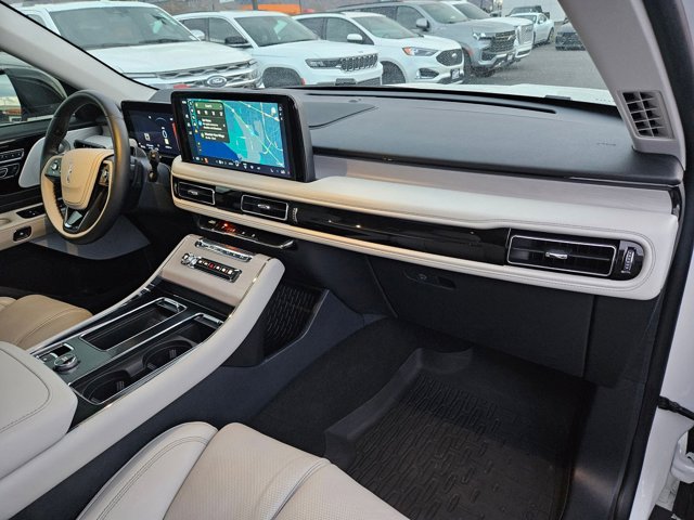 2025 Lincoln Aviator Reserve Image 16 of 35