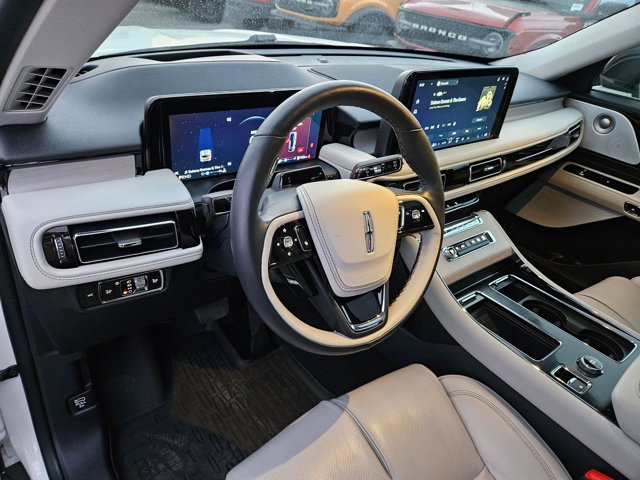 2025 Lincoln Aviator Reserve Image 17 of 35