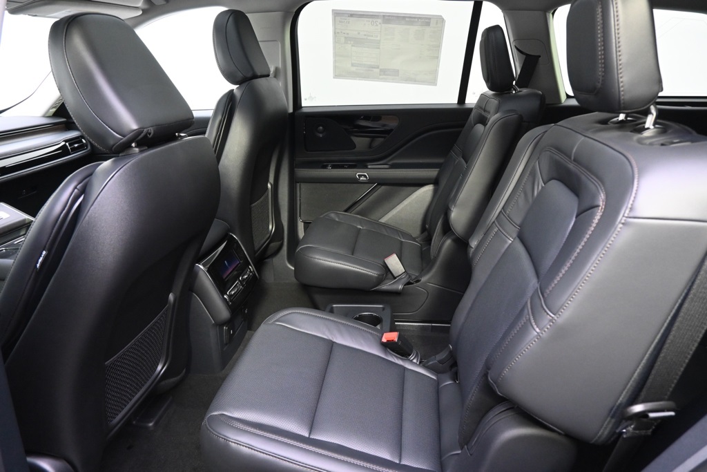 Vehicle image 14 of 35