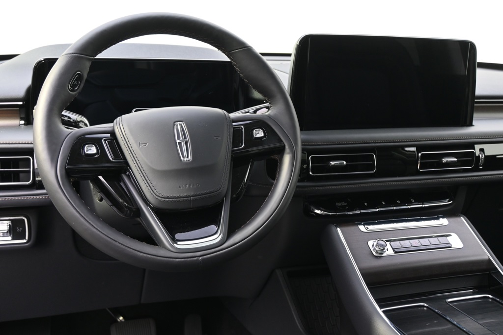 Vehicle image 20 of 35