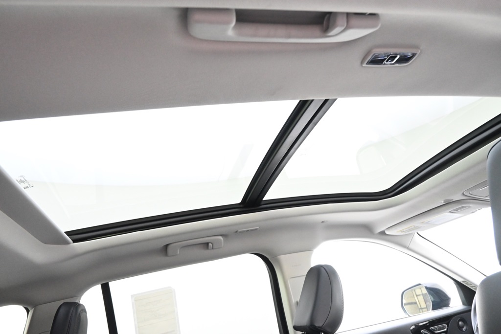Vehicle image 21 of 35