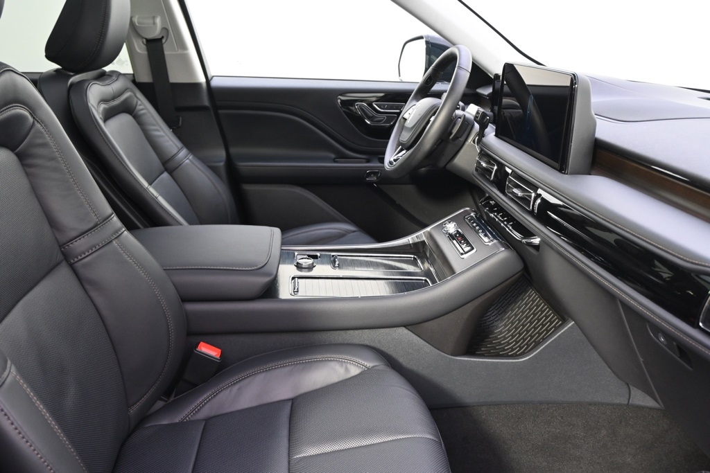 Vehicle image 16 of 35