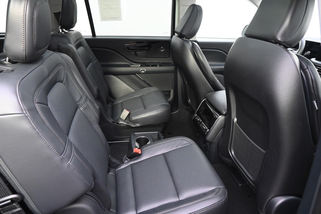 Vehicle image 13 of 35