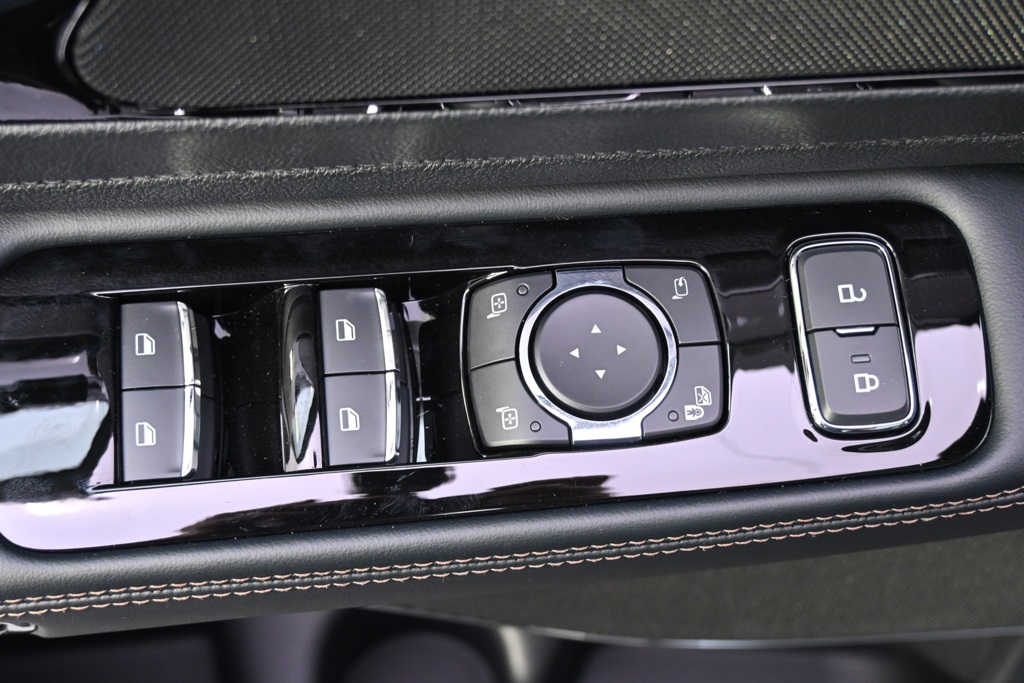 Vehicle image 31 of 35