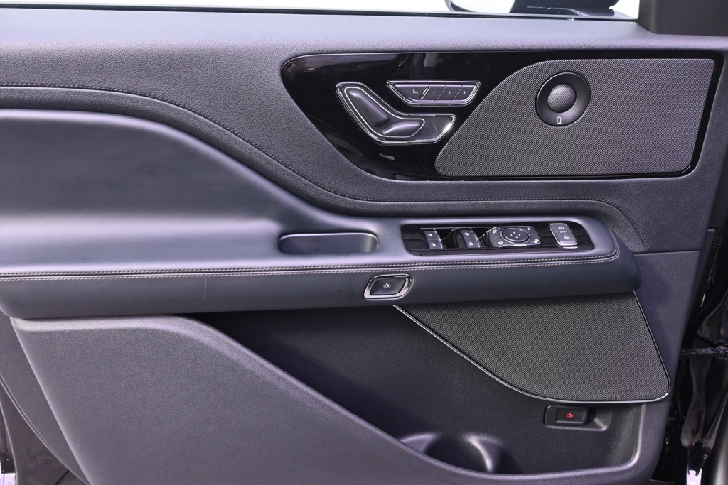 Vehicle image 29 of 35