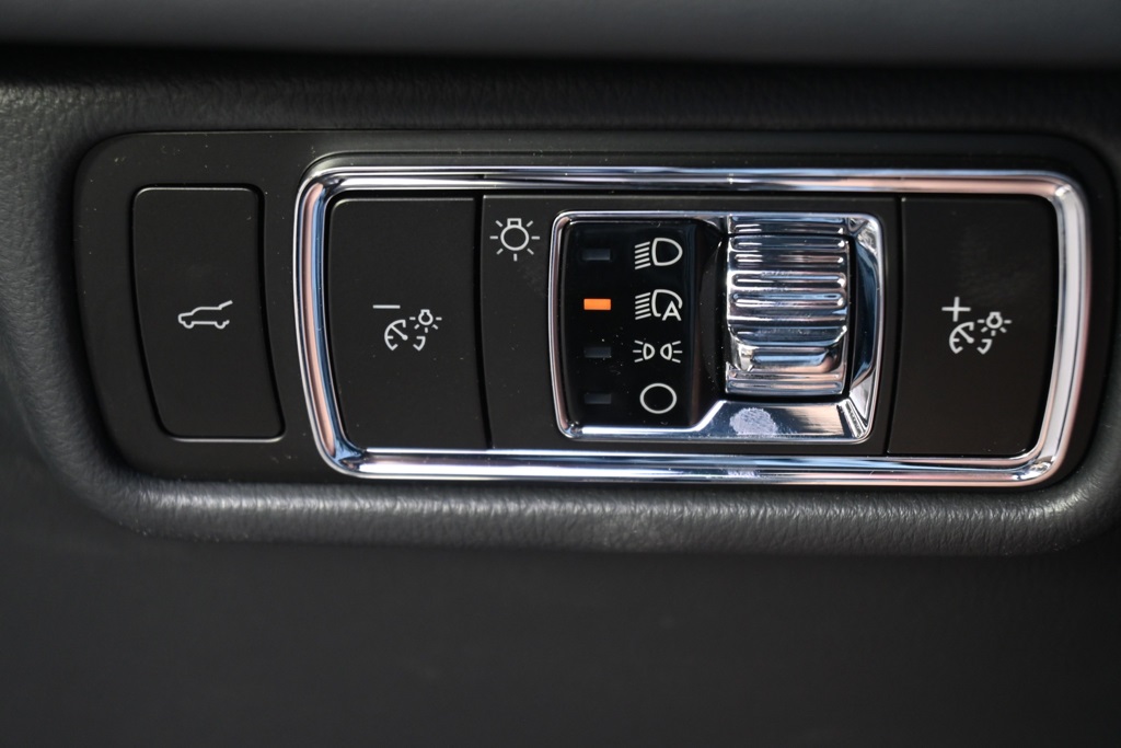 Vehicle image 33 of 35