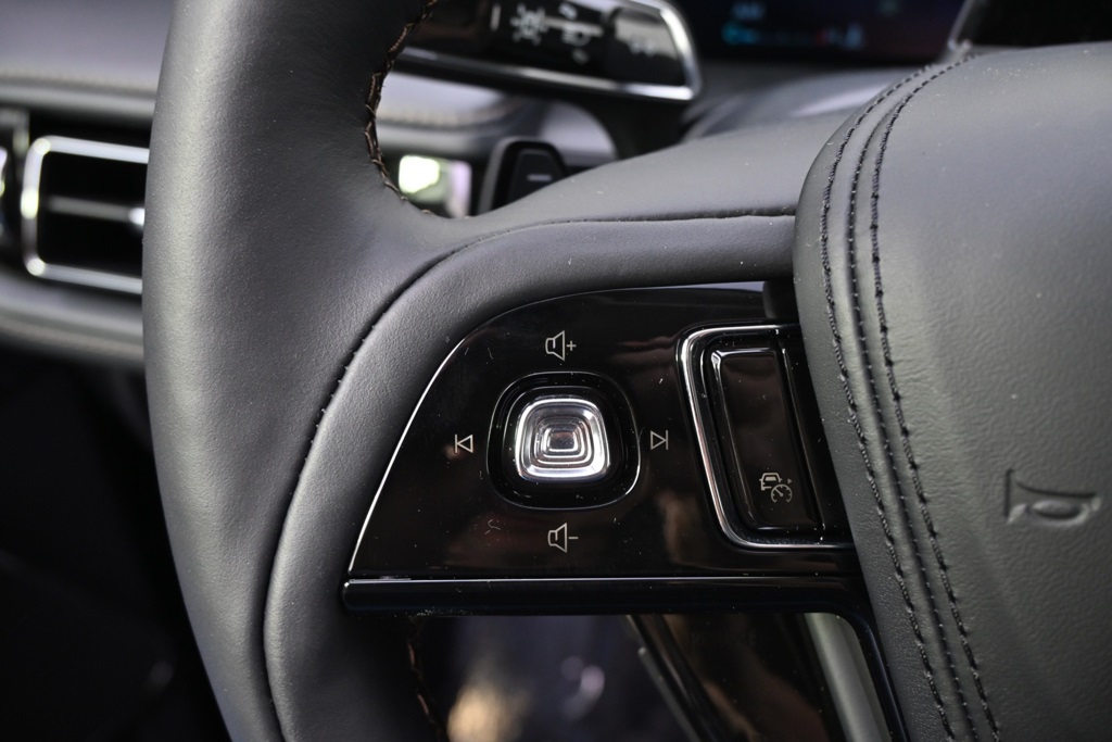 Vehicle image 34 of 35