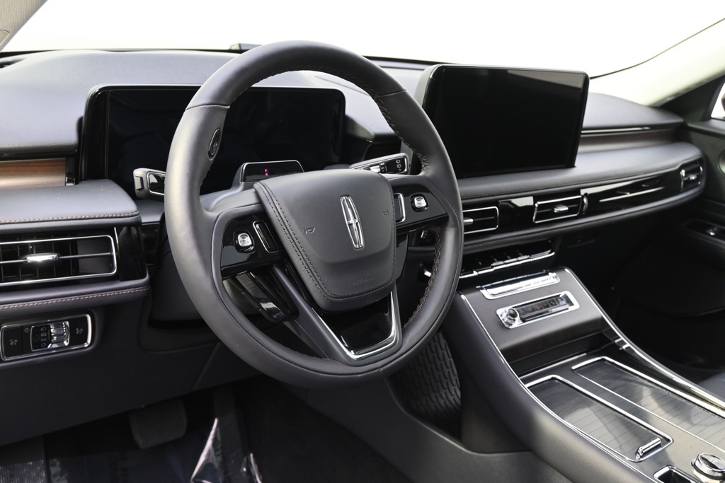 Vehicle image 19 of 35