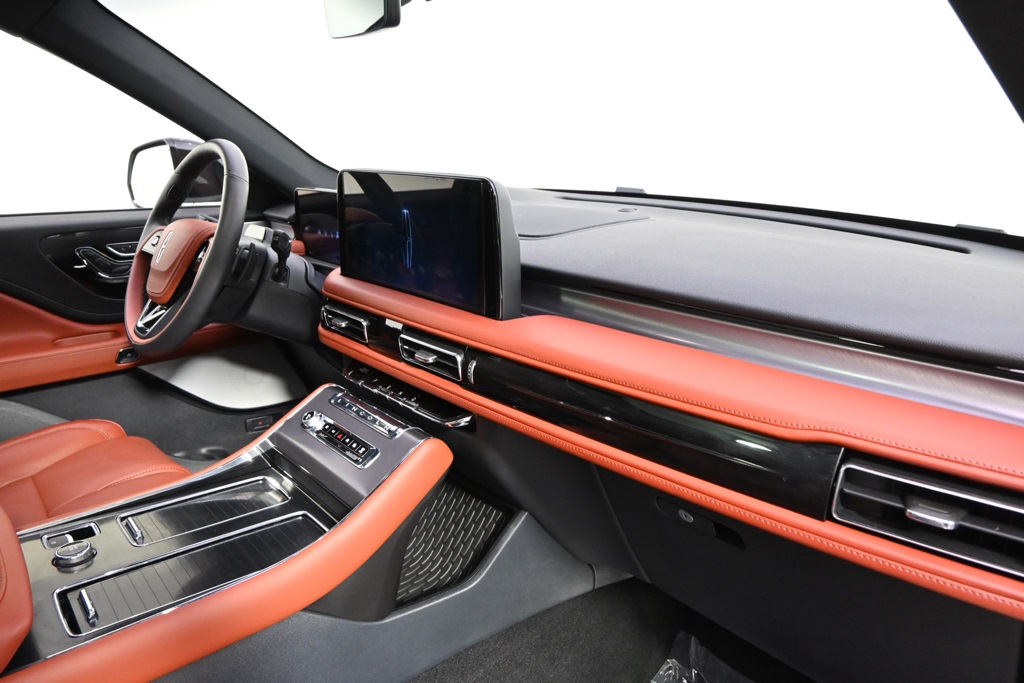 Vehicle image 14 of 34