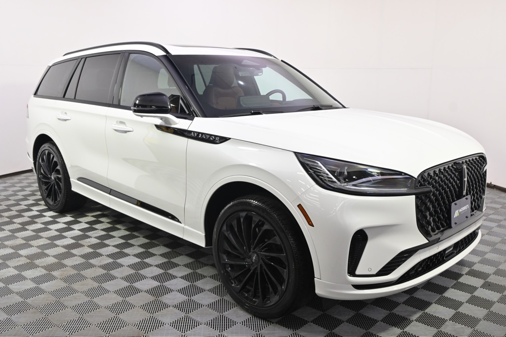 Vehicle image 4 of 34