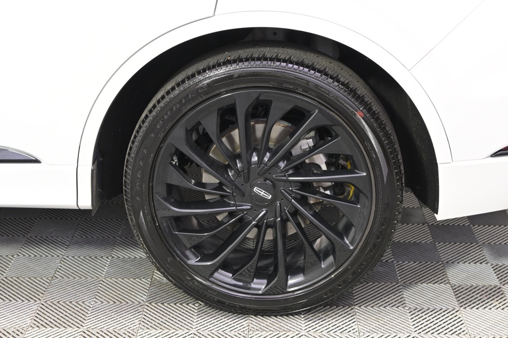 Vehicle image 19 of 34