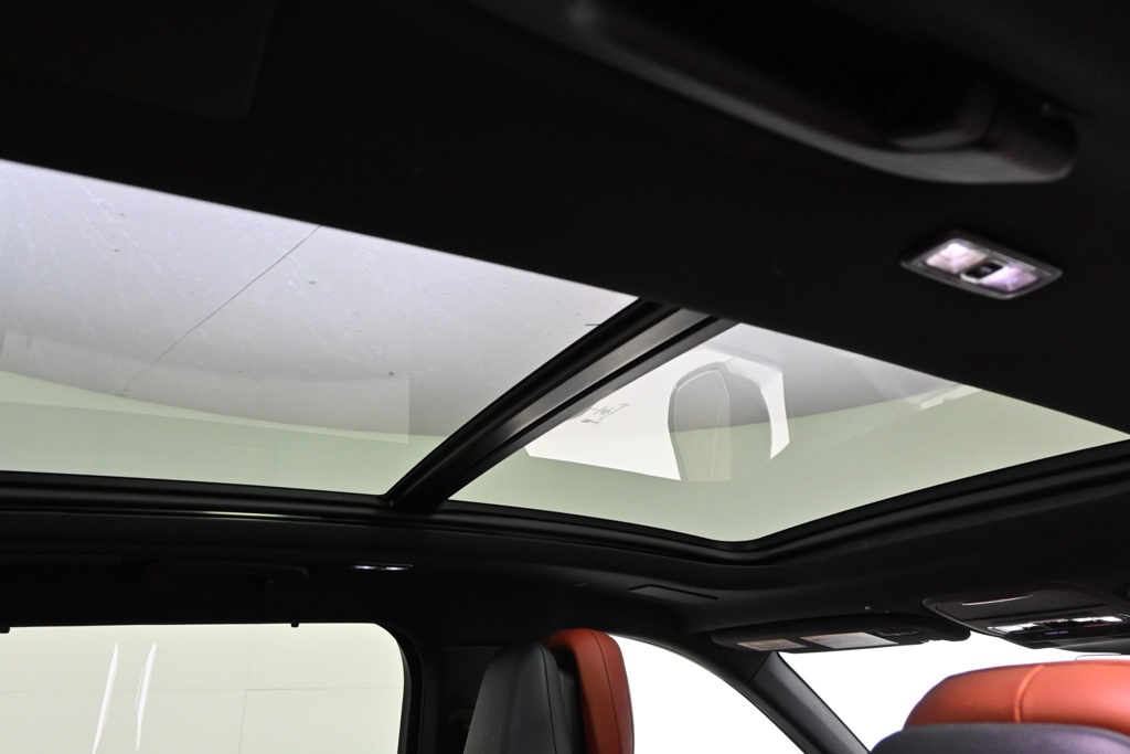 Vehicle image 16 of 34