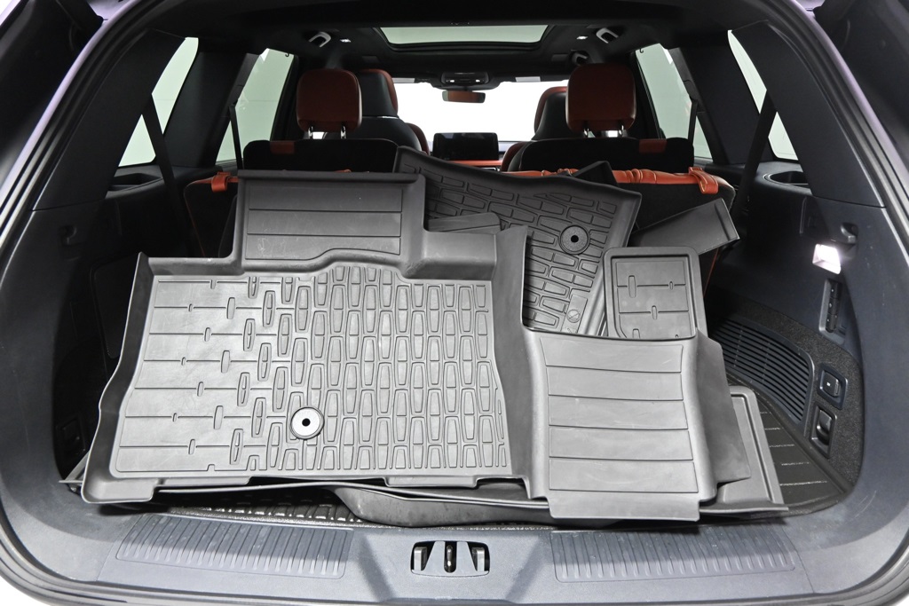 Vehicle image 18 of 34
