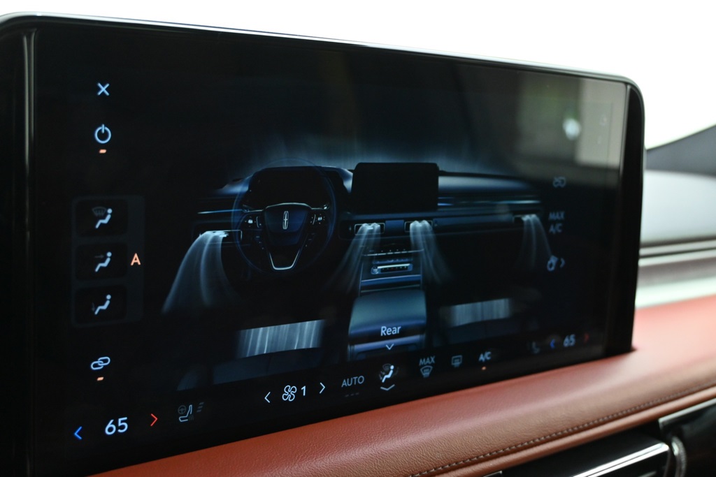 Vehicle image 29 of 34
