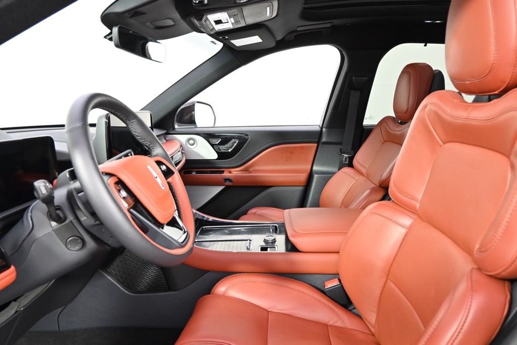 Vehicle image 13 of 34