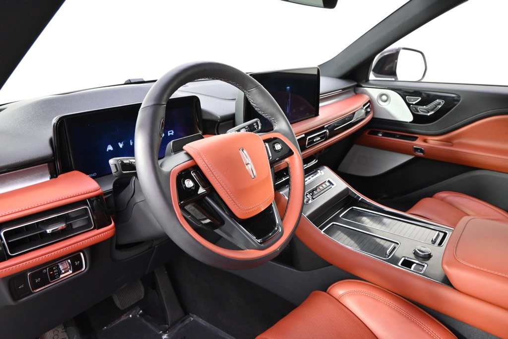 Vehicle image 11 of 34