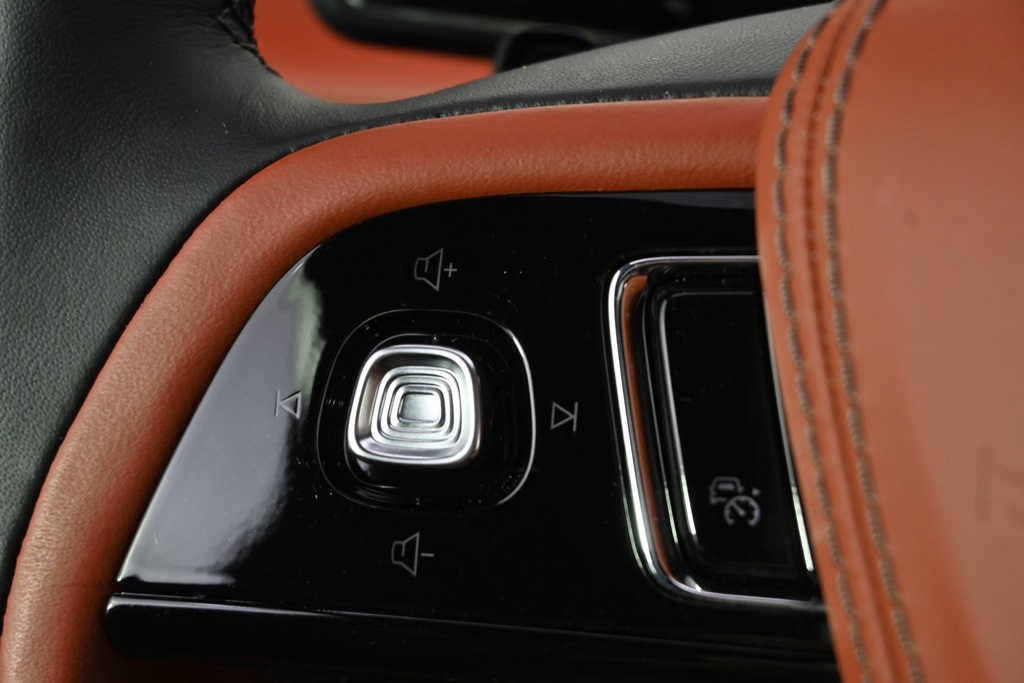 Vehicle image 32 of 34