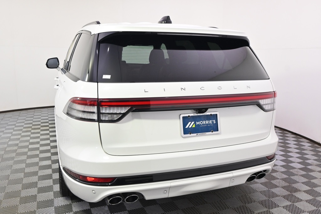 Vehicle image 10 of 34