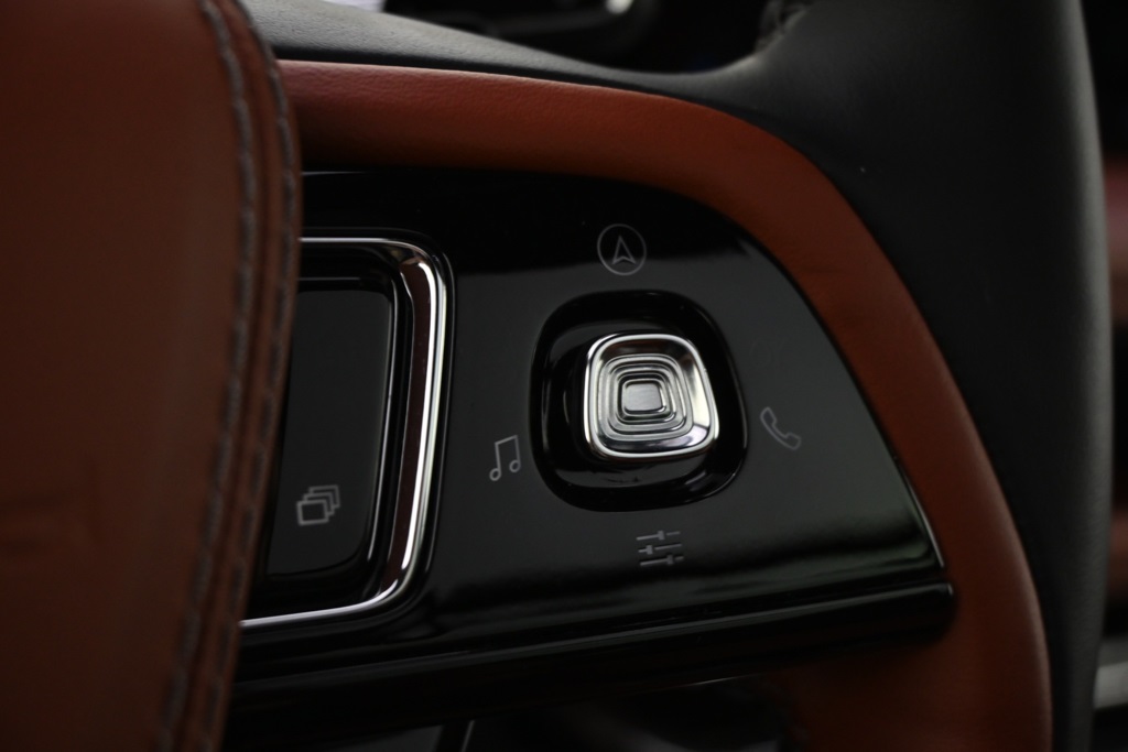 Vehicle image 33 of 34