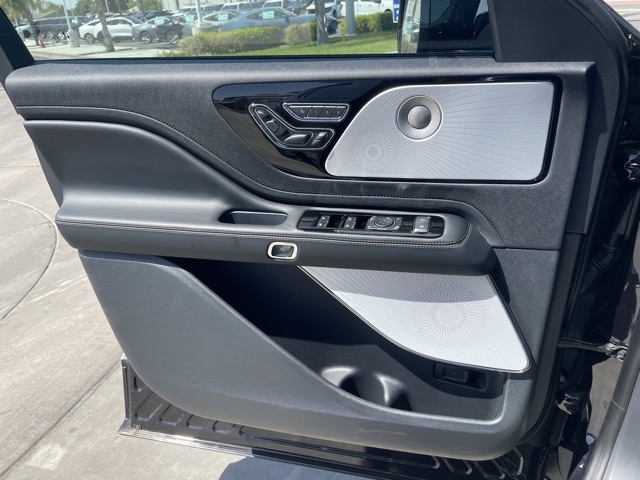 2025 Lincoln Aviator Reserve Image 16 of 31