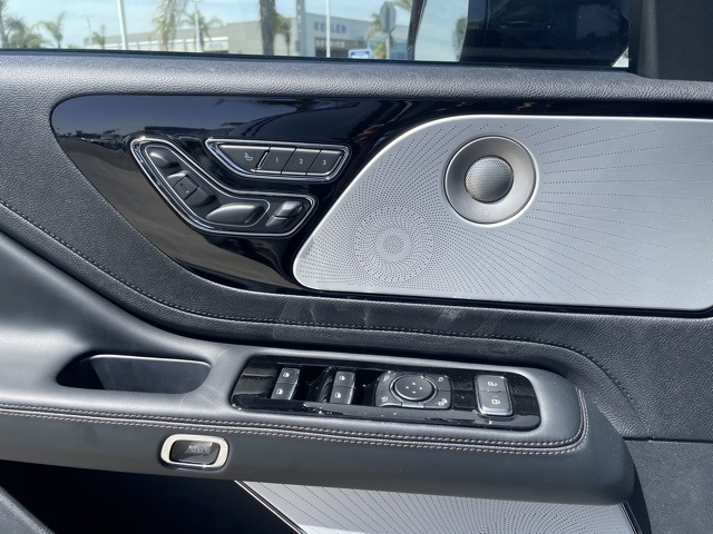 2025 Lincoln Aviator Reserve Image 17 of 31