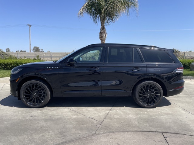 2025 Lincoln Aviator Reserve Image 8 of 31