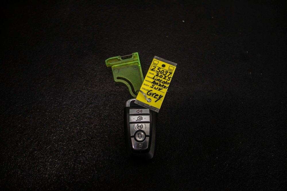 2025 Lincoln Aviator Reserve Image 36 of 46