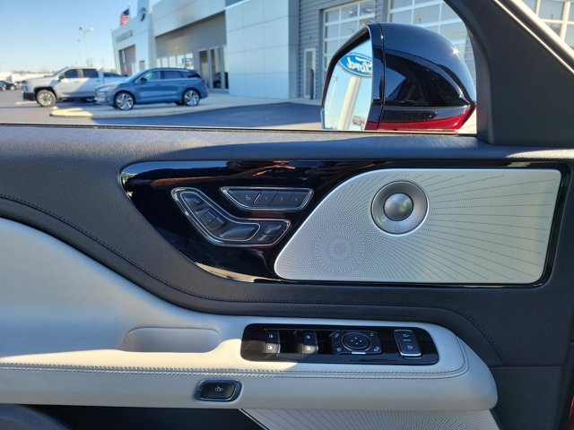 2025 Lincoln Aviator Reserve Image 28 of 29
