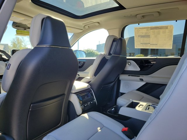 2025 Lincoln Aviator Reserve Image 12 of 29