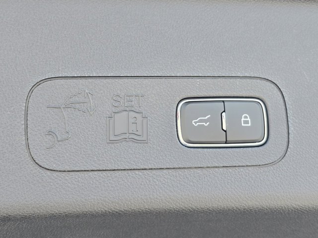 Vehicle image 23 of 30