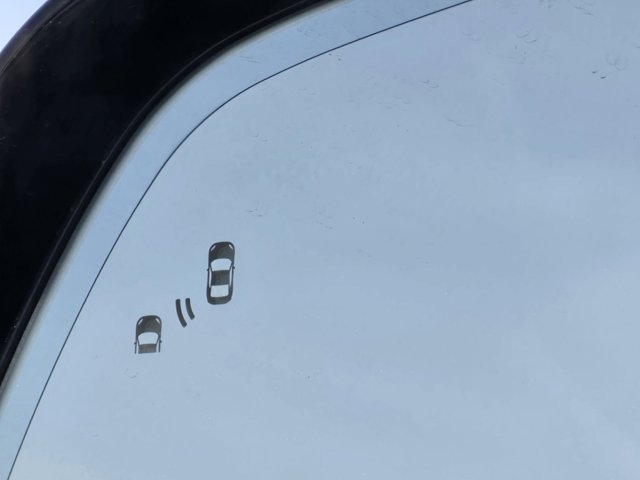 Vehicle image 19 of 30