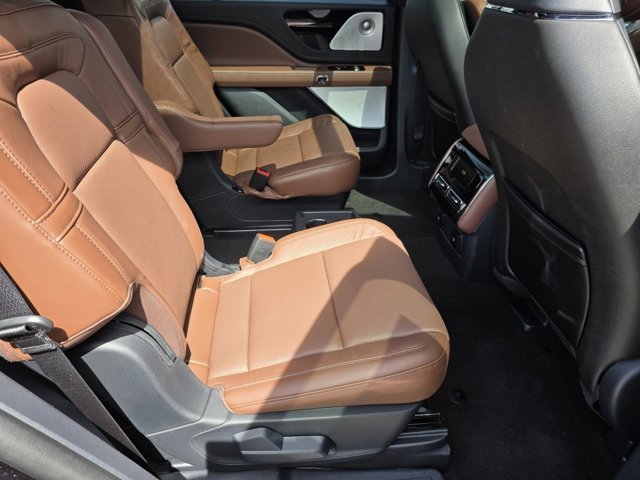 Vehicle image 25 of 30