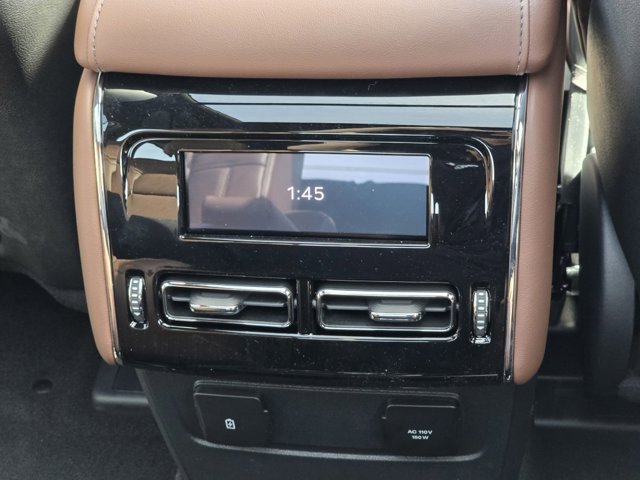 Vehicle image 26 of 30