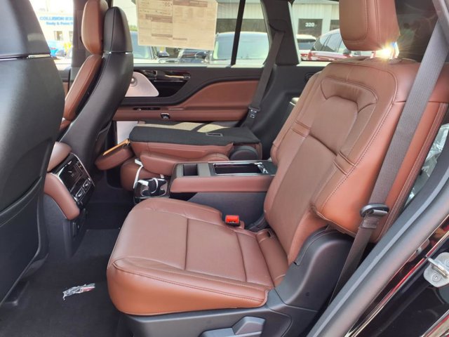 Vehicle image 11 of 28