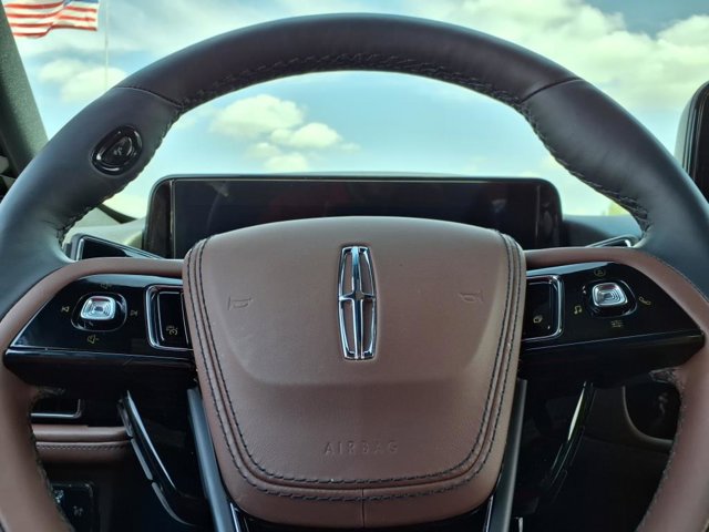 Vehicle image 27 of 28