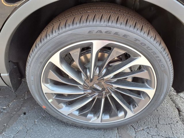 Vehicle image 14 of 28