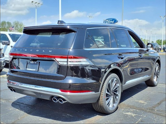 Vehicle image 4 of 28
