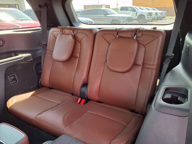 Vehicle image 12 of 28