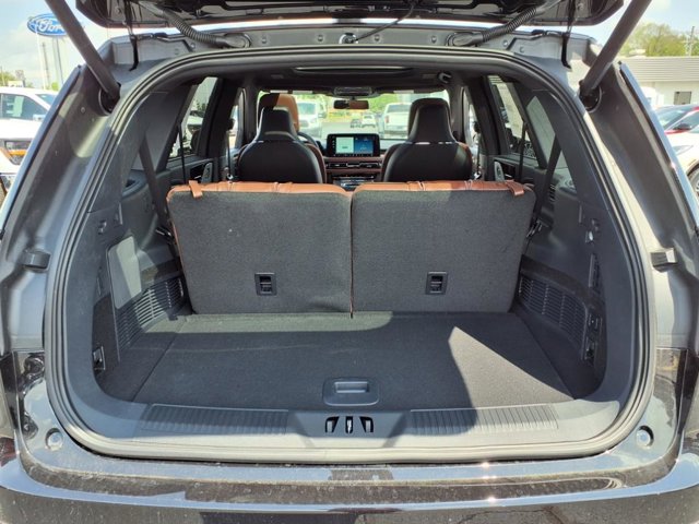 Vehicle image 13 of 28
