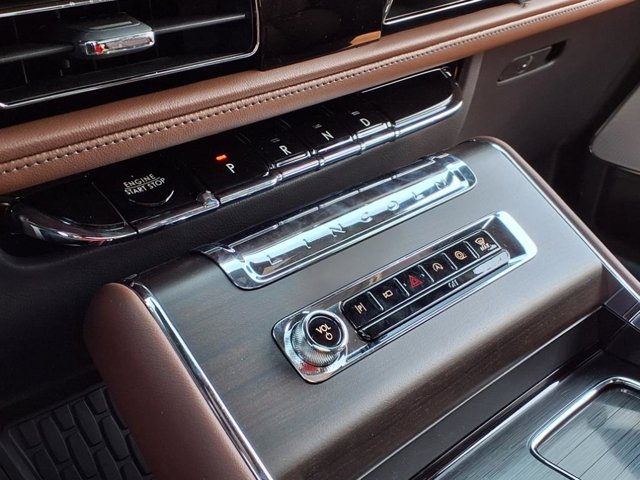 Vehicle image 22 of 28