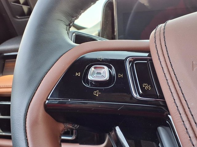 Vehicle image 26 of 28