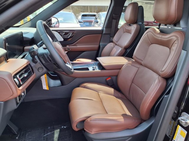 Vehicle image 7 of 28
