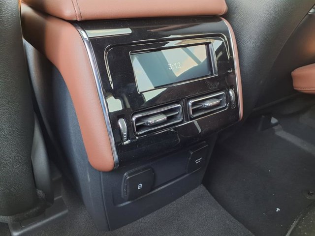 Vehicle image 10 of 28