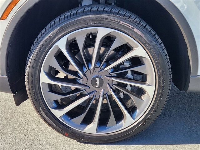 Vehicle image 11 of 31