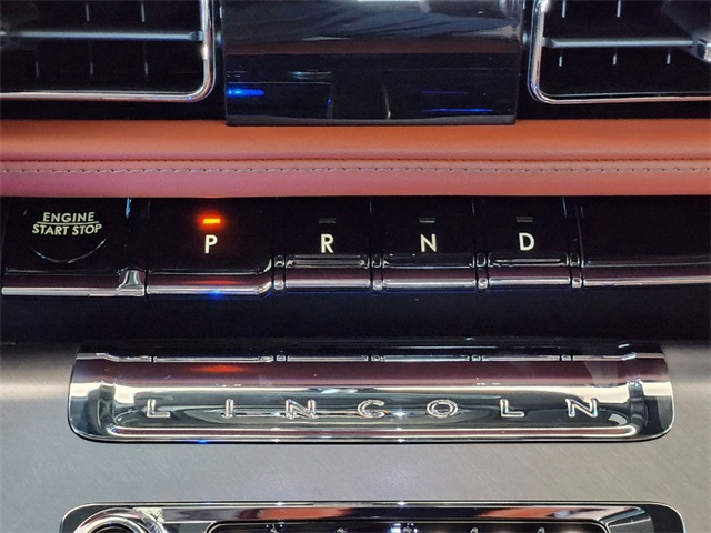 Vehicle image 18 of 31